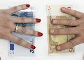 La diferencia salarial entre hombres y mujeres se reduce en 550 euros