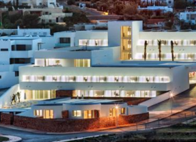 Subastan dos hoteles en Las Negras (Almería) por 5,6 millones