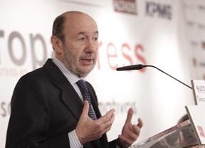 Rubalcaba defiende la honestidad de Griñán y Chaves, igual que defendió la de Blanco