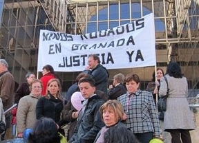 Víctimas por los 'niños robados' reclaman 'justicia' en Granada y piden que la Fiscalía no archive los casos