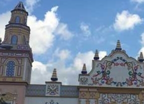 La Feria de Abril arranca con 237.000 bombillas