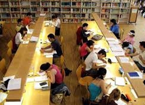 La cuantía media de las becas universitarias baja por primera vez en 15 años