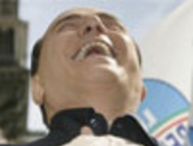 Berlusconi 'chochea', insulta a su rival y Zapatero entra 'in extremis' en la campaña