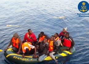 Rescatadas 32 personas, entre ellas un bebé, en tres pateras que intentaban cruzar el Estrecho