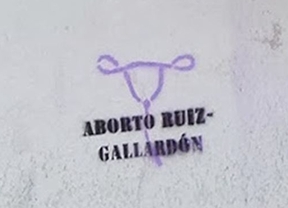 Pintadas a favor del aborto en una casa de Ruiz-Gallardón en Nerja