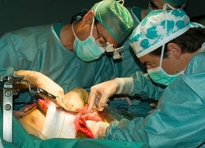 Andalucía participa en un nuevo récord con una cadena de seis trasplantes renales de vivo