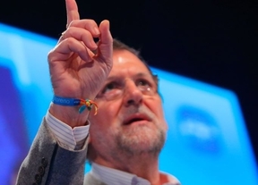 Rajoy pide 'no tirar el voto' apoyando a 'fórmulas' que garantizan la 'continuidad del socialismo'