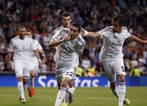 El Real Madrid  golea a la Almería (4-0)  y se reengancha a la Liga