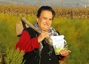 Una agricultora que apenas sabe leer ni escribir publica un libro de poemas a los 74 años