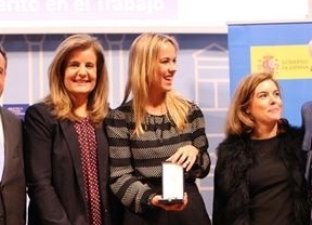 Báñez entrega las medallas al Mérito en el Trabajo a los andaluces Paco de Lucía y Luis Navarro García
