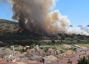 El incendio de Cenes de la Vega afecta a 200 hectáreas