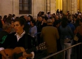 Más de 30.000 personas pasan por la capilla ardiente de la Duquesa de Alba para darle su último adiós