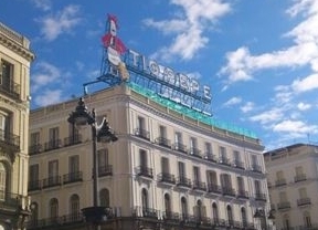 El cartel del Tío Pepe vuelve a la Puerta del Sol