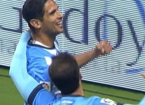 El Málaga vence (2-0) a un discreto Villarreal y respira