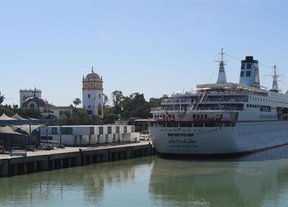 El crucero 'Deutschland' hace escala el viernes en el Puerto de Sevilla, con unos 350 pasajeros