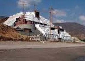 Cuatro detenidos cuando robaban cobre de las obras del hotel Algarrobico
