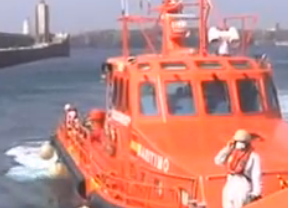 Interceptada en aguas de Motril una patera con 20 magrebíes a bordo