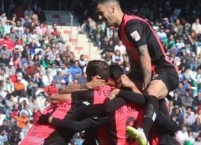 El Almería remontó (1-2) en El Arcángel y devuelve al Córdoba a zona de descenso