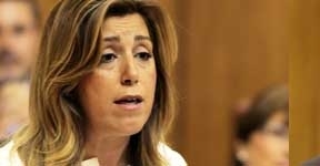 Díaz: 'Sigo en Andalucía' mientras otros 'dan ruedas de prensa en Génova'