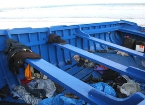Rescatada una patera con unos 45 inmigrantes a bordo en la zona de Alborán