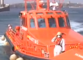 Seis menores, entre los 31 rescatados de una patera en el mar de Alborán
