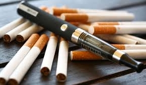 Sanidad realizará una investigación "exhaustiva" sobre las sustancias de los cigarrillos electrónicos de todas las marcas  