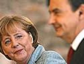 Tras los aplausos, bronca a Zapatero por la 'mala educación' española