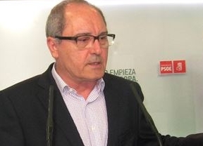El PSOE-A considera que Moreno es un 'bluff', 'acomplejado' frente a una líder 'fuerte' como Díaz