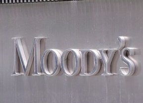 Moody's rebaja la nota a siete CCAA, entre ellas Andalucía, y pone todas en perspectiva negativa  
