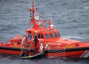 Rescatados 35 inmigrantes que trataban de cruzar el Estrecho