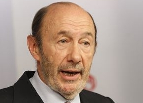 Rubalcaba felicita a Díaz por "excepcional" resultado en Andalucía y elude aclarar si ella animó a convocar congreso