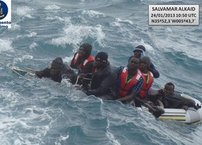 Rescatan a 26 inmigrantes en tres pateras en el Estrecho