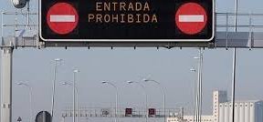 Retenciones kilométricas en la Bahía de Cádiz por el corte del puente Carranza