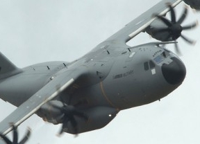 Defensa retira temporalmente el permiso de vuelo a los A400M en producción