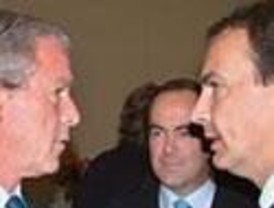 Zapatero ya 'encandila' a Bush: el norteamericano queda con el español para la próxima cumbre de la OTAN