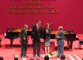 El Príncipe de Asturias alaba la "potencia lírica" de Lizalde en la entrega del Premio García Lorca