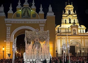 Empieza la semana especial de la Macarena con una procesión por su coronación