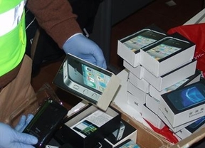 Tres detenidos en Carmona por vender 'iPhone' falsos a través de Internet