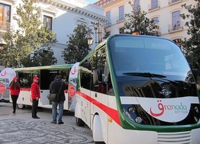 El tren turístico a la Alhambra entra en funcionamiento tras superar la fase de pruebas 