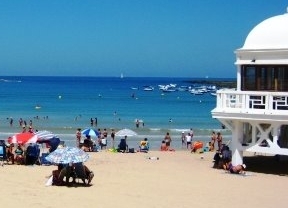 El Ayuntamiento de Cádiz inicia la pretemporada de playas este Domingo de Ramos