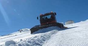 Sierra Nevada inicia el pisado de pistas para la temporada de esquí 