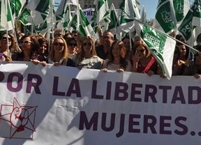 Miles de personas participan en una manifestación 'unitaria' convocada por el Movimiento Feminista