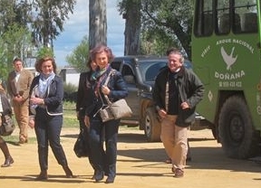 La Reina concluye su visita a Doñana tras conocer investigaciones del CSIC en la Estación Biológica y sus retos