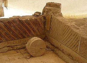 Destrozan en Écija un mosaico romano, arrancan una columna de una antigua domus y profanan una tumba árabe