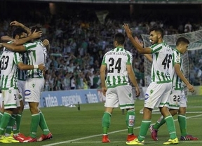 El Betis vuelve a Primera por la puerta grande al ganar (3-0) al  Alcorcón 