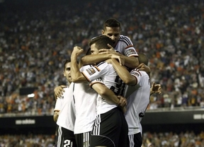 El Valencia asalta el liderato tras golear al Córdoba (3-0)