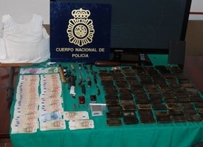 Detienen en Fuengirola a un presunto traficante e intervienen ocho kilos de hachís y 14.000 euros