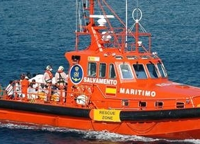 Llegan al puerto de Almería 19 magrebíes rescatados al sureste de Garrucha