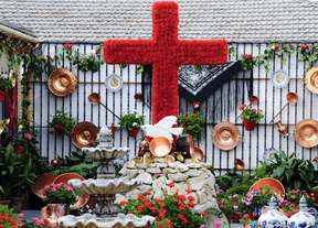 Un total de 80 cruces adornarán Granada en una Fiesta de la Cruz que este año se prolonga durante dos días