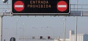 Diez jóvenes detenidos por actos vandálicos en puente de acceso a Cádiz 